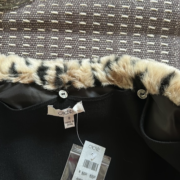 NEW WITH TAGS CACHE BLACK FAUX FUR COLLAR SWEATER - Picture 5 of 7